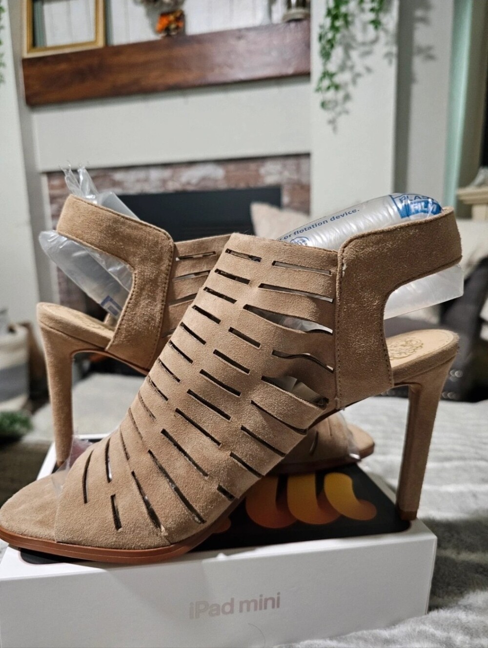 Vince Camuto Crasantha Sandal Tan Suede Caged Heel NWOT Sz 8